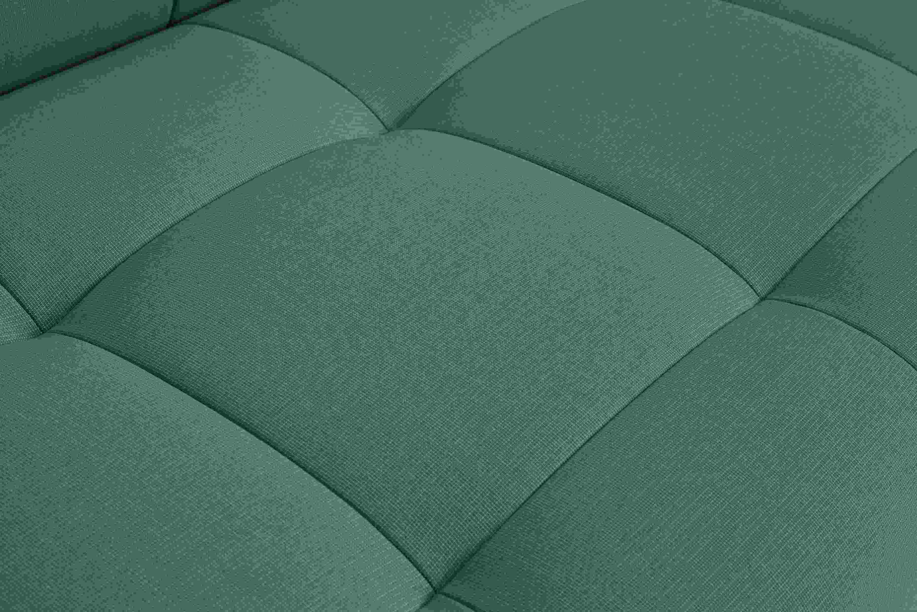 Detailaufnahme des grünen Quilton Sofas von Hay mit gesteppter Polsterung und hochwertigem Stoffbezug.