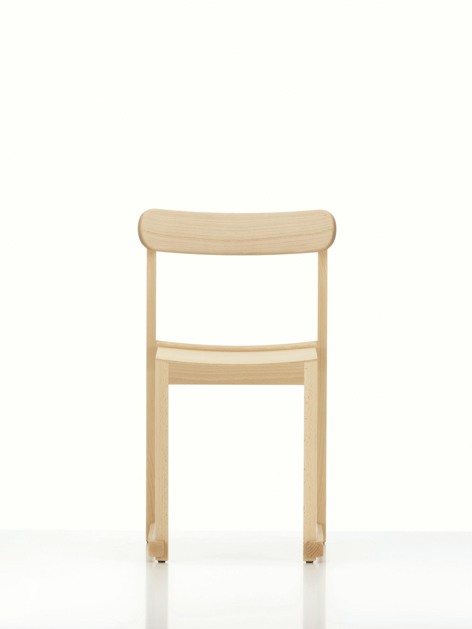 Atelier Chair Stuhl aus hellem Holz, minimalistisches Design für Esszimmer und Wohnbereich.