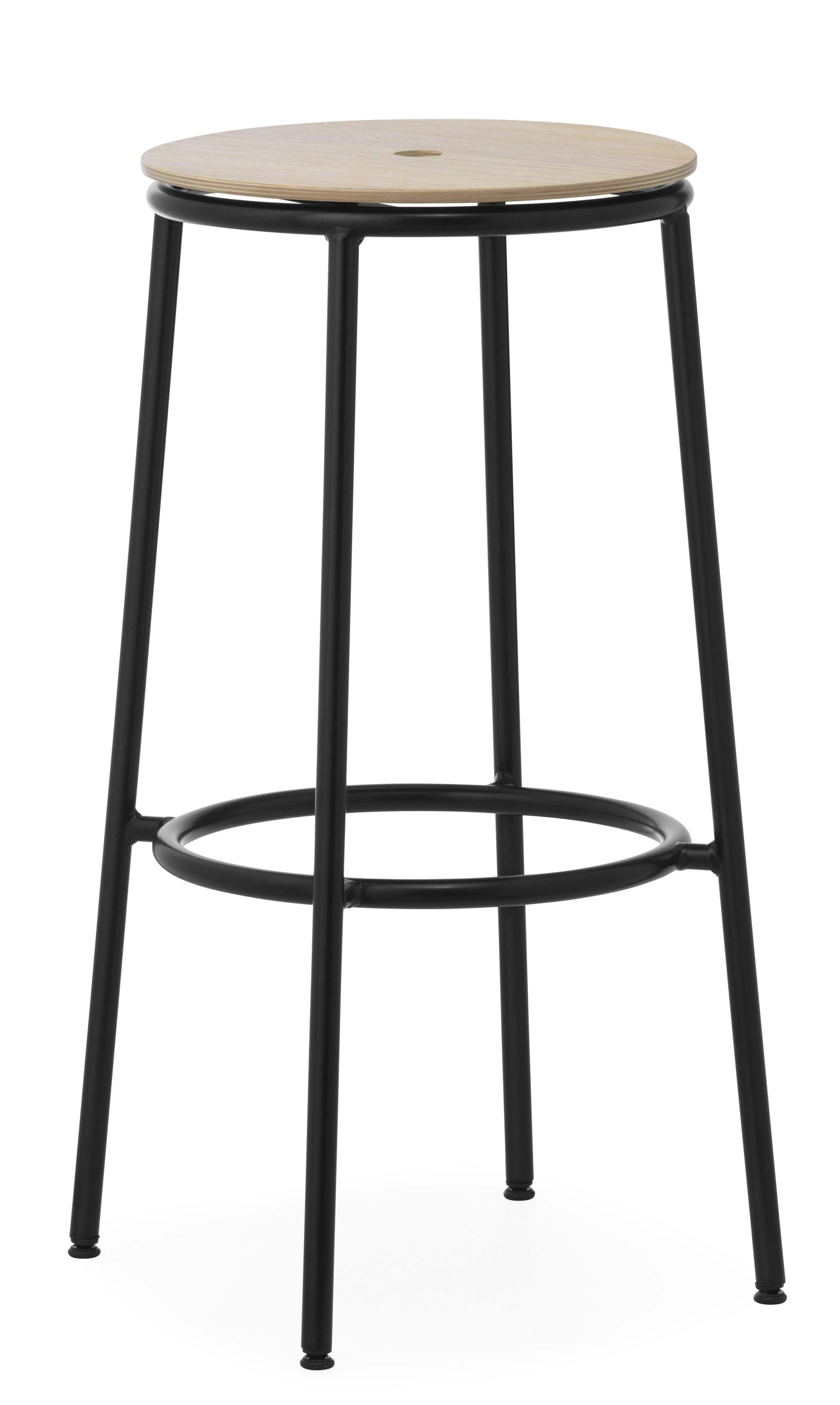 Circa Barhocker von Normann Copenhagen, Hocker mit Holz-Sitzfläche und schwarzem Metallgestell, modernes Küchendesign.