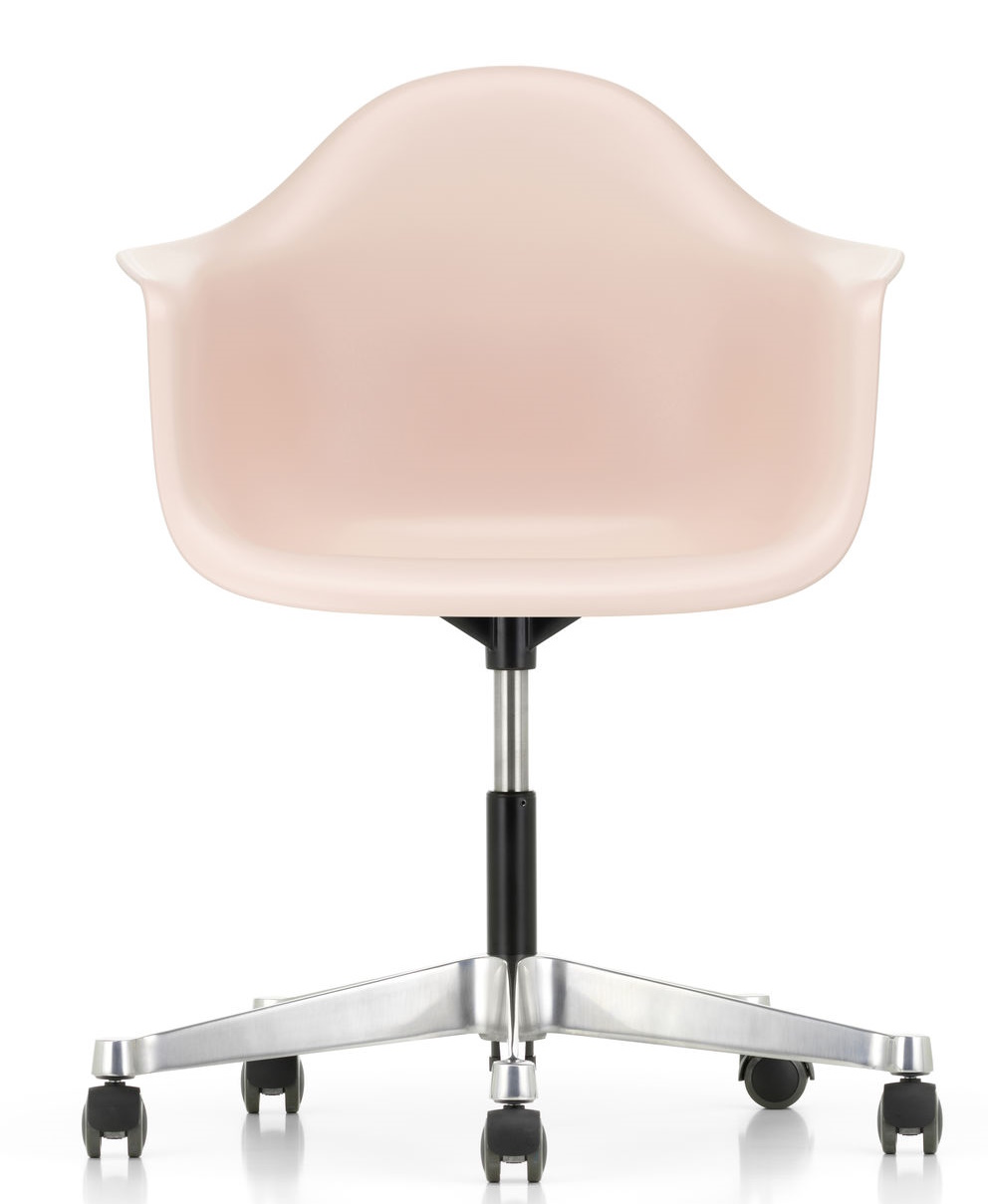 Vitra Eames Plastic Arm Chair PACC in Rosa, Bürostuhl mit Rollen und Aluminiumfuß.