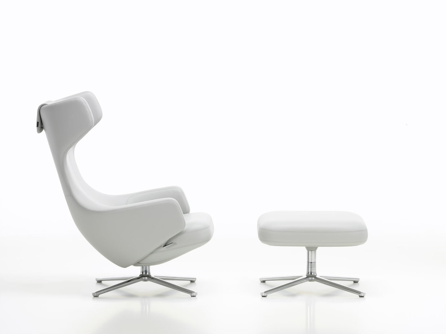 Grand Repos Sessel mit Ottoman von Vitra, Leder Cosy Classic grey, poliertes Aluminium.
