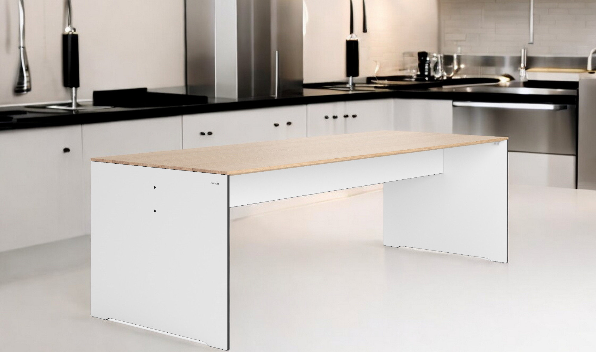 Riva Tisch von Conmoto: Moderner Esstisch mit heller Holzplatte und weißen Beinen im Küchenambiente.