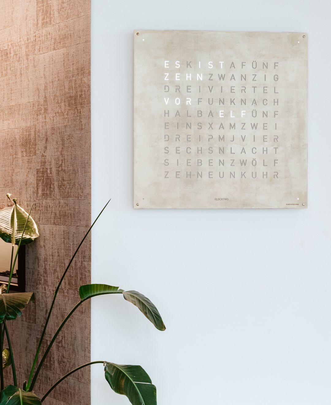 Earth 90 Creator's Edition wandklok / Tijdsobject Duits QLOCKTWO