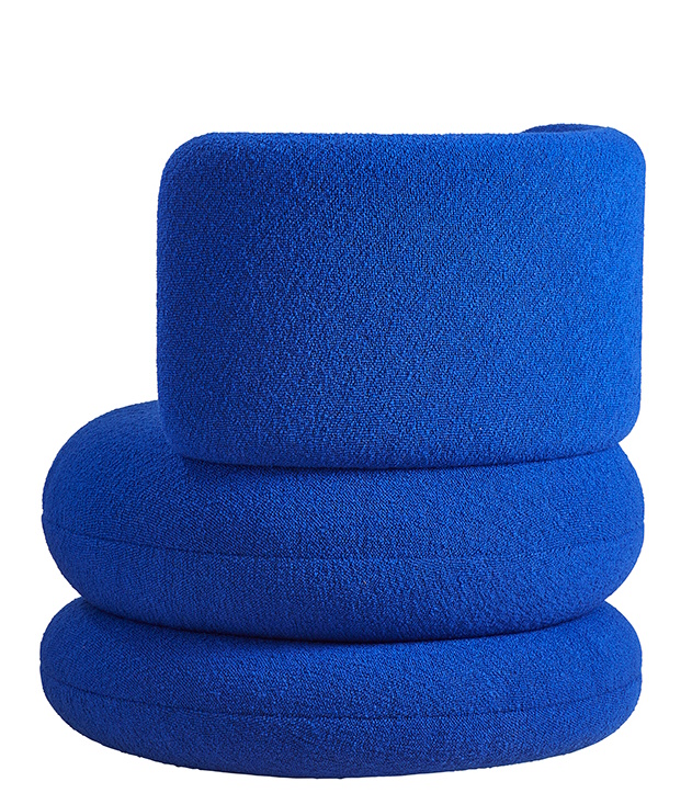 Blauer Easy Chair Sessel Verpan, moderner Lounge Sessel aus runden, gepolsterten Elementen.