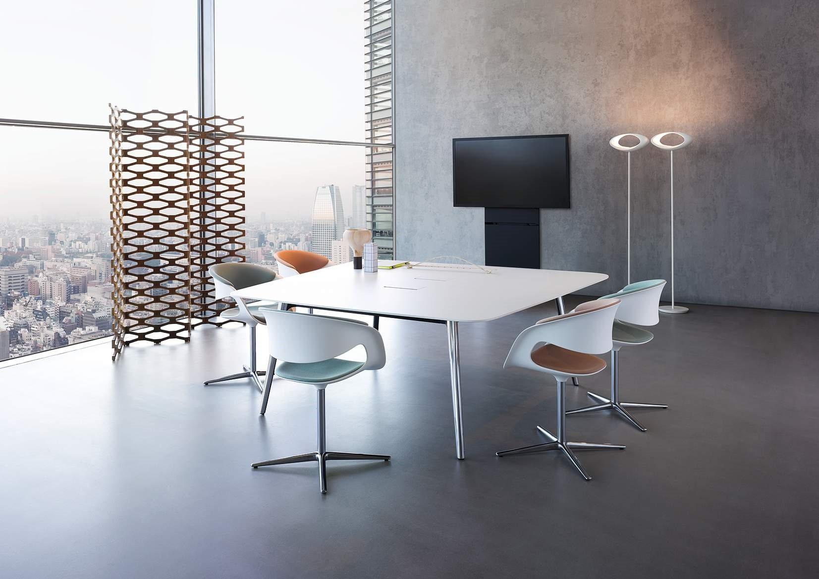 Walter Knoll Lox Drehstühle in modernem Konferenzraum mit großem Fenster und Stadtsicht.