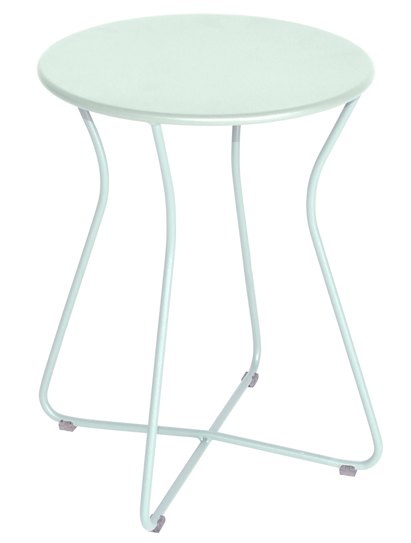 Cocotte Hocker von Fermob für den Außenbereich, hellblau, runder Sitz und filigranes Metallgestell.