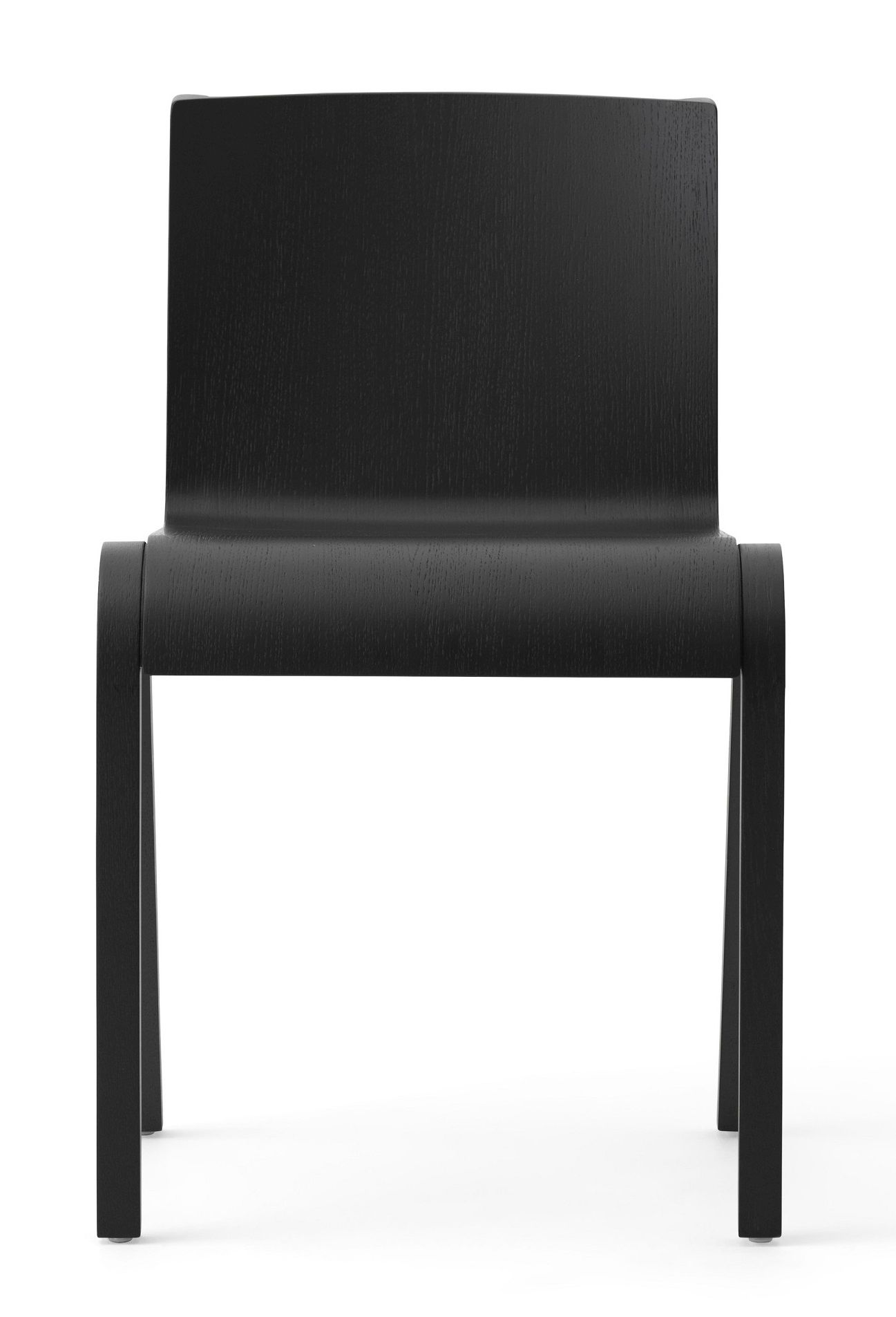 Schwarzer Ready Dining Chair Holzstuhl von Audo Copenhagen, minimalistisches Design für Esszimmer und Wohnbereich.