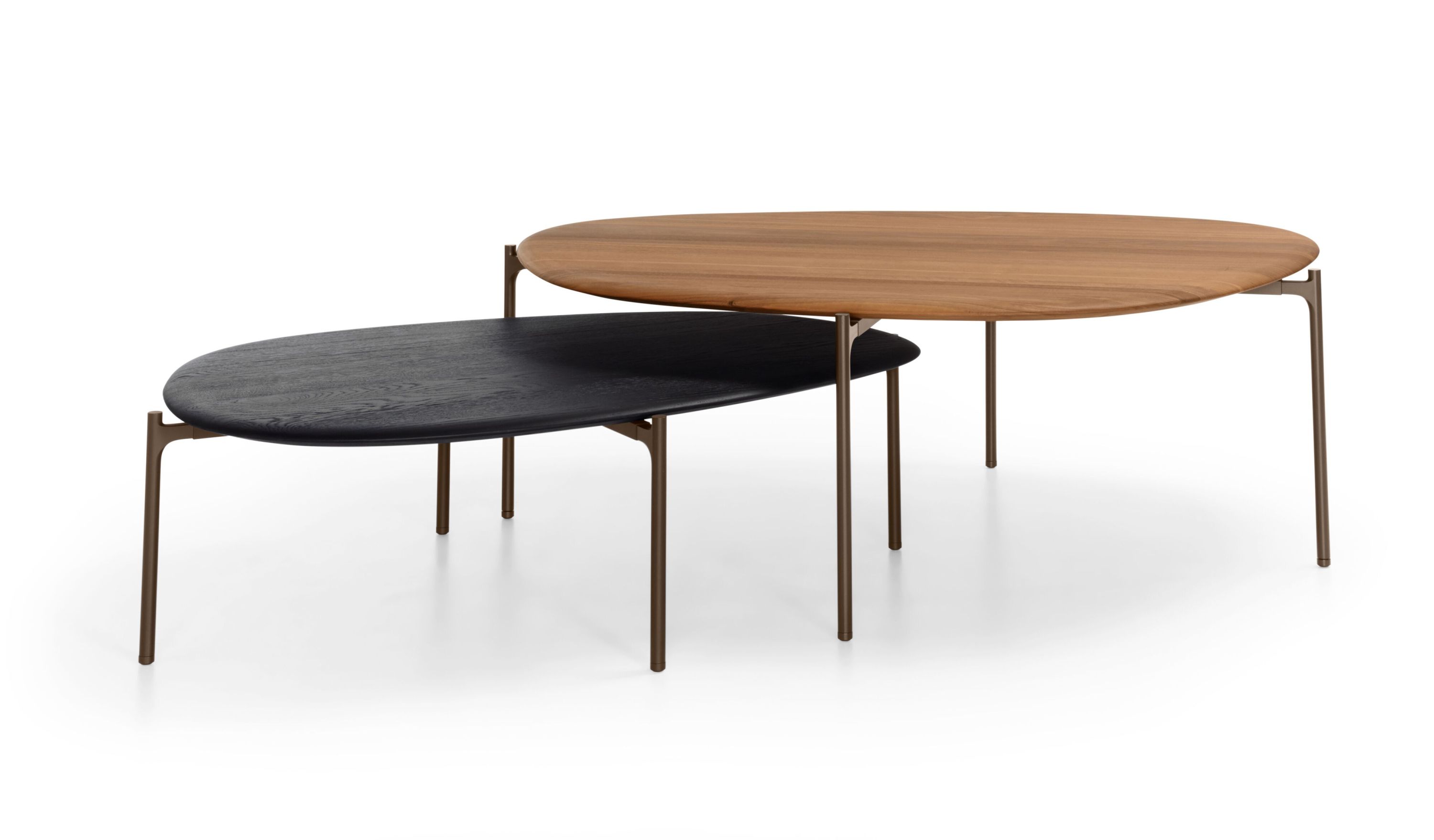 Ishino Wood Table Beistelltisch von Walter Knoll, zwei ovale Tische in Holz und Schwarz.