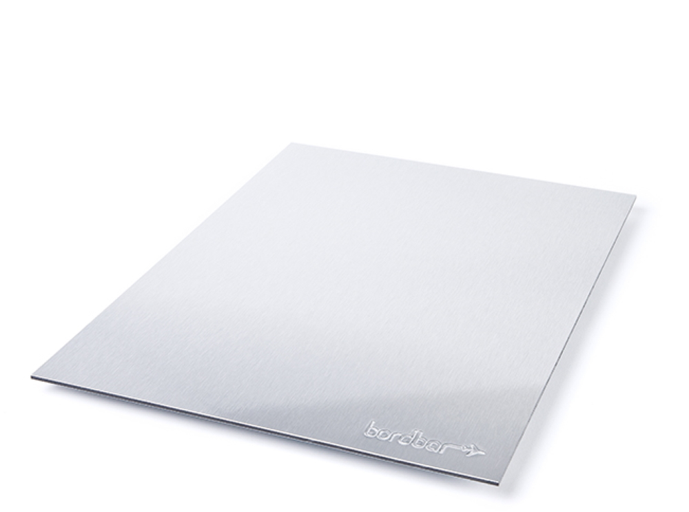 Silberne Bordbar Zubehörplatte aus Metall, Teil des Office Equipment Sets. Büroausstattung für Ordnung.