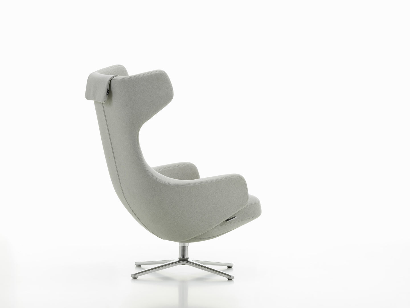 Grauer Grand Repos Sessel von Vitra mit hoher Rückenlehne und Drehfuß aus Aluminium.