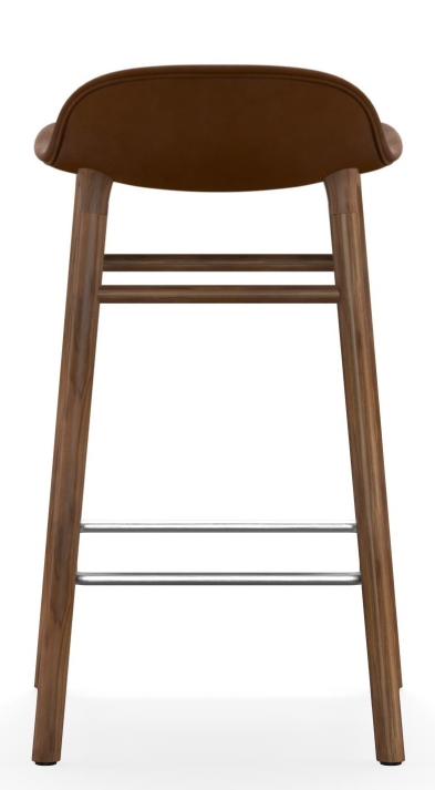 Form Barstool Barhocker von Normann Copenhagen, H 75 cm, Holzgestell mit braun gepolsterter Sitzfläche, Rückenansicht.