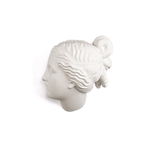 Weiße Nymphenkopf-Skulptur von Seletti, Profilansicht. Dekorative Büste im antiken Stil für Wand oder Regal.