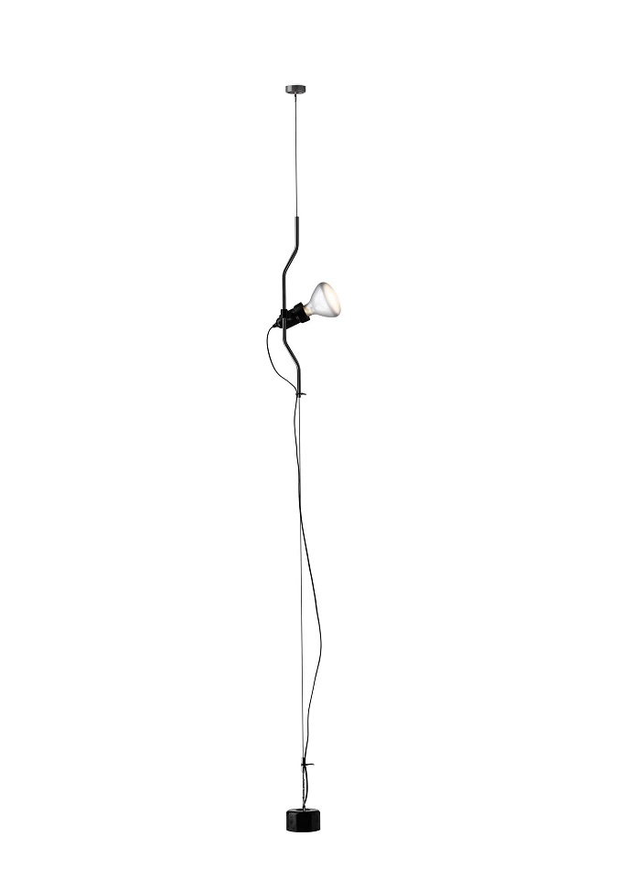 Schwarze Parentesi D Stehleuchte von Flos mit Dimmer und freiliegender Glühbirne.