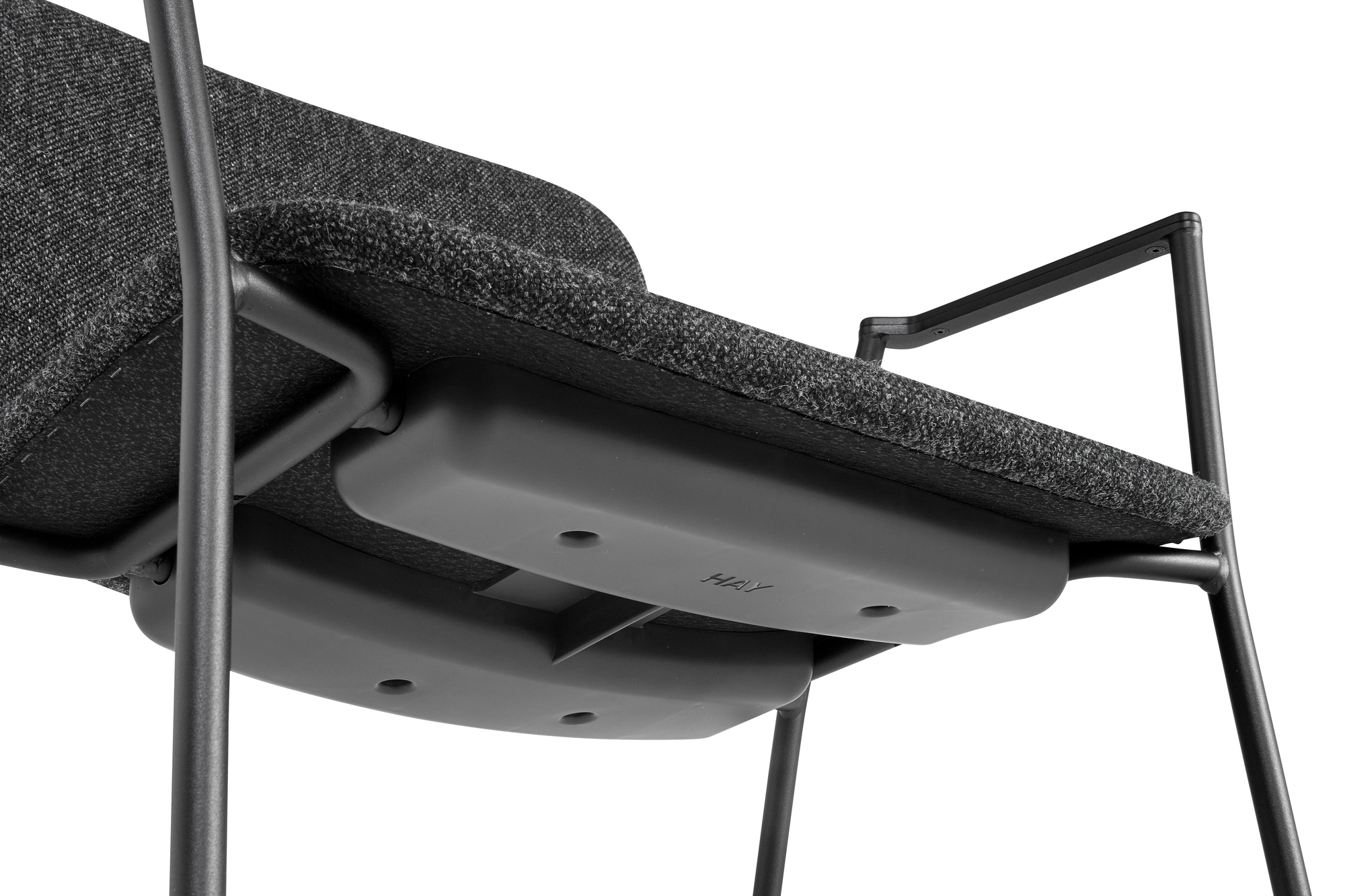 Detailaufnahme des Hay About a Chair AAC19 Stuhls mit grauer Vollpolsterung und schwarzem Gestell.