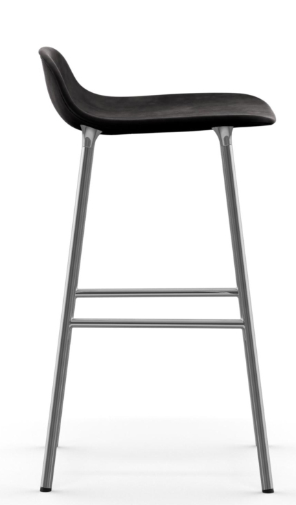 Form Barstool Barhocker von Normann Copenhagen, H 65 cm, Stahlgestell, gepolsterte Sitzfläche in Schwarz, Seitenansicht.