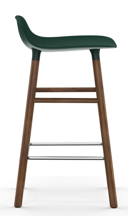 Normann Copenhagen Form Barhocker H 65 cm aus Holz mit grüner Sitzfläche und Fußstütze.