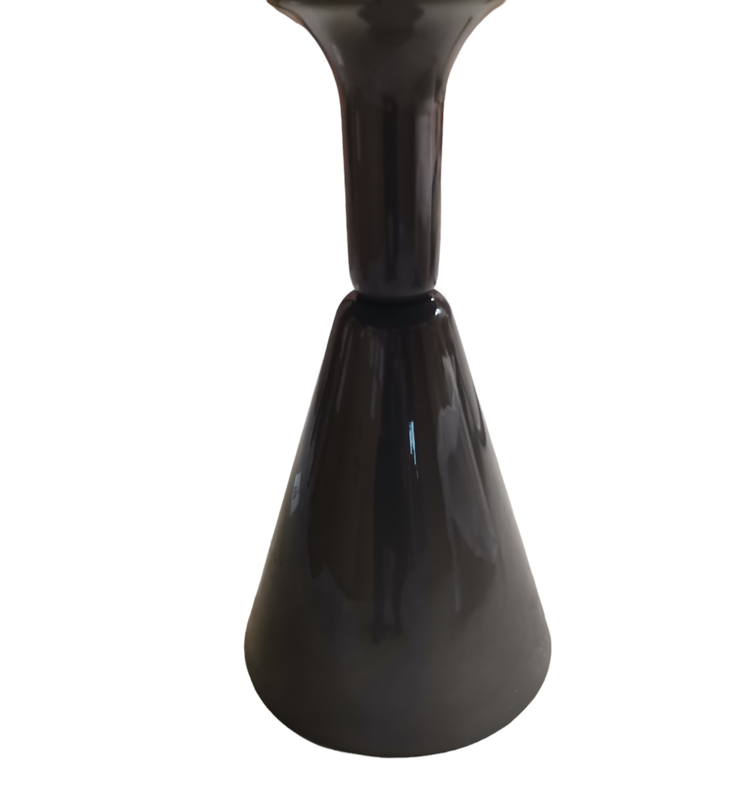 Detailaufnahme des Pion Esstisch-Fußes von Sancal in Nude. Moderner runder Tisch für Esszimmer.