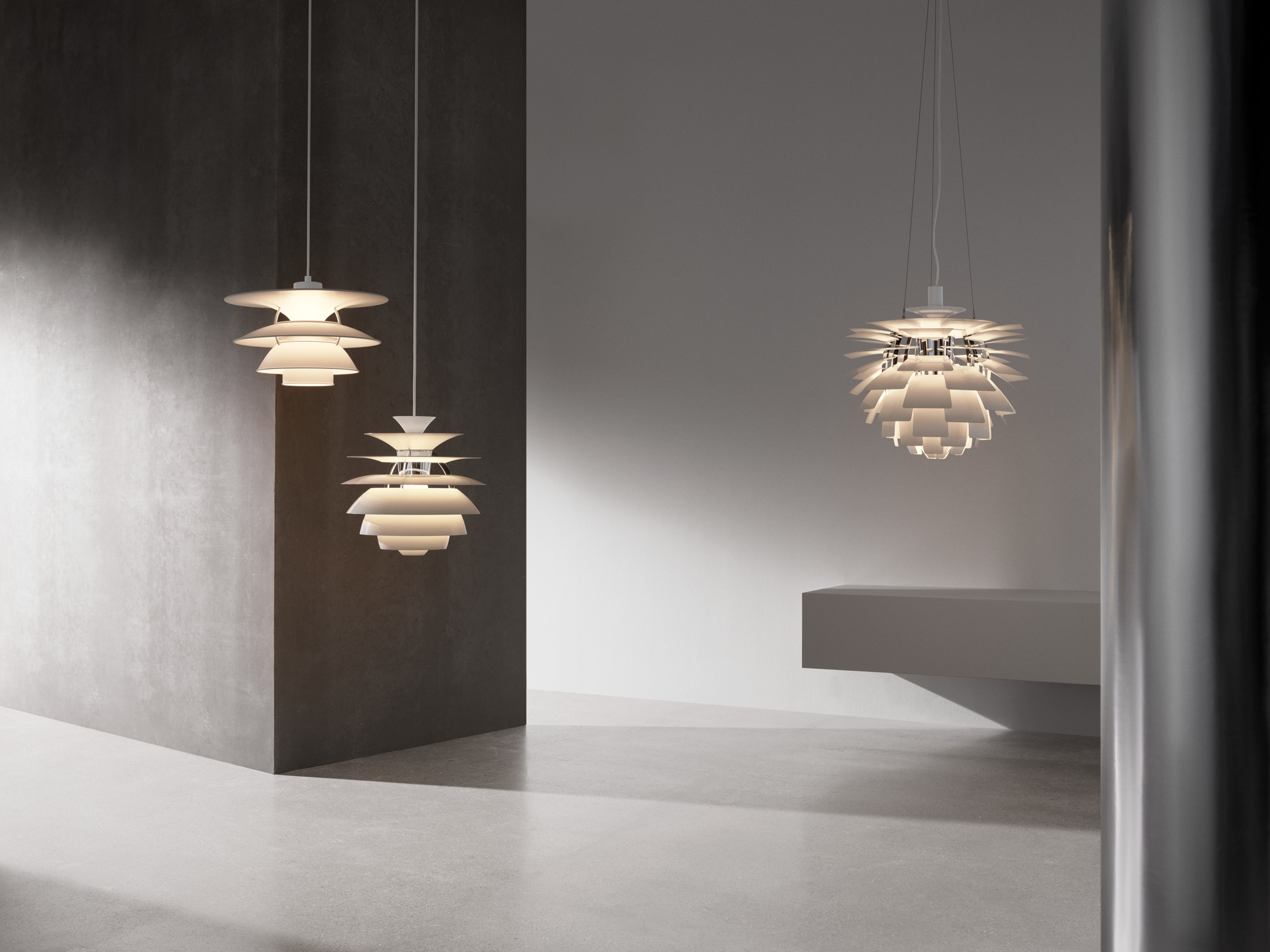 PH 5 Pendelleuchte von Louis Poulsen, modernes Design, weiße LED Hängelampe im Raum.
