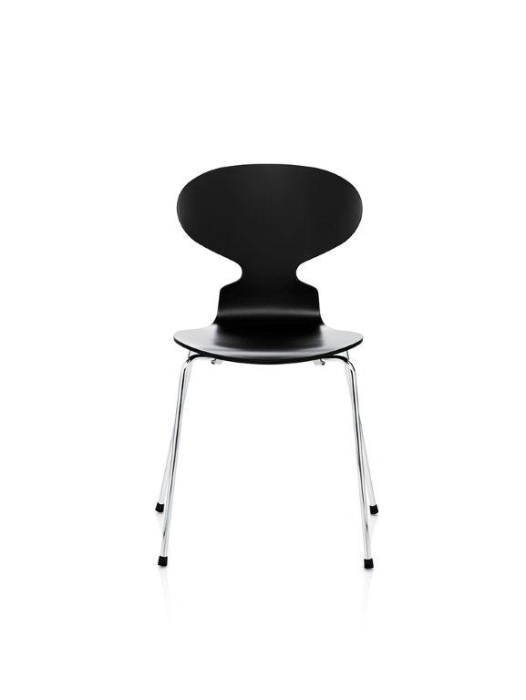Schwarzer "Die Ameise" Stuhl von Fritz Hansen mit drei Chrombeinen, modernes Designmöbel für Esszimmer und Büro.