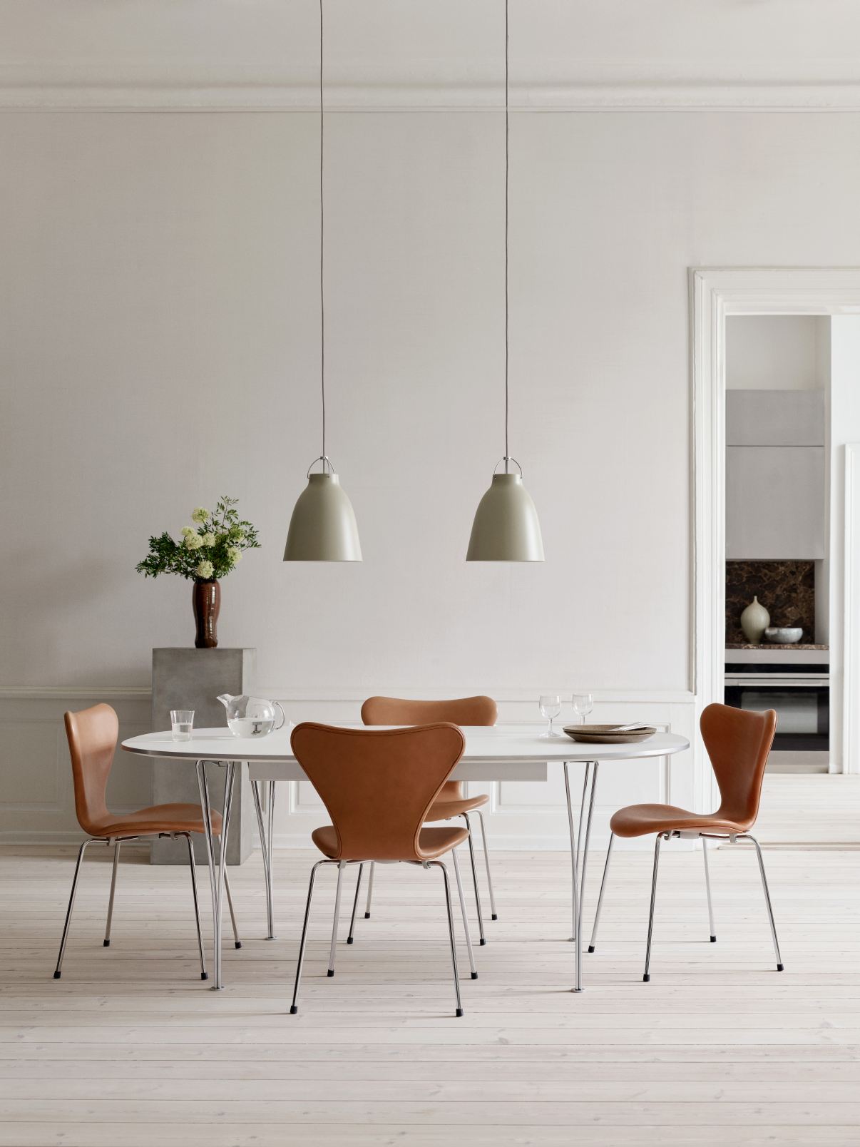 Tafelserie Super Elliptisch van Fritz Hansen