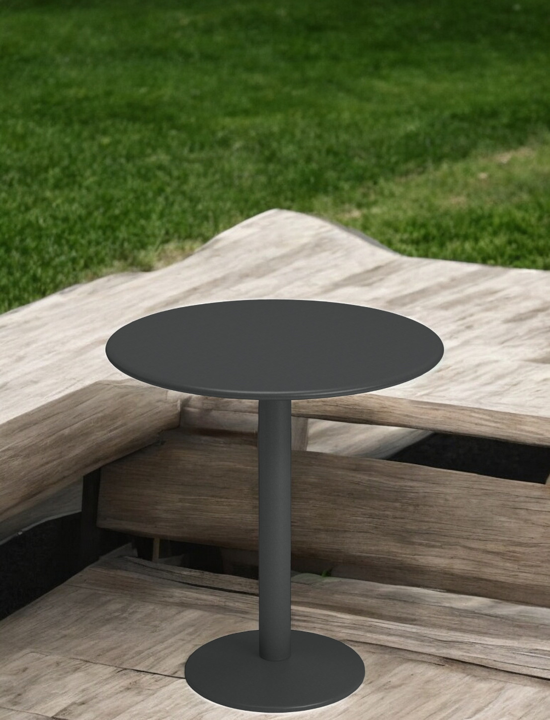 Thor Round Table Tisch Ø 60 cm Emu, runder Gartentisch aus Metall in Anthrazit.