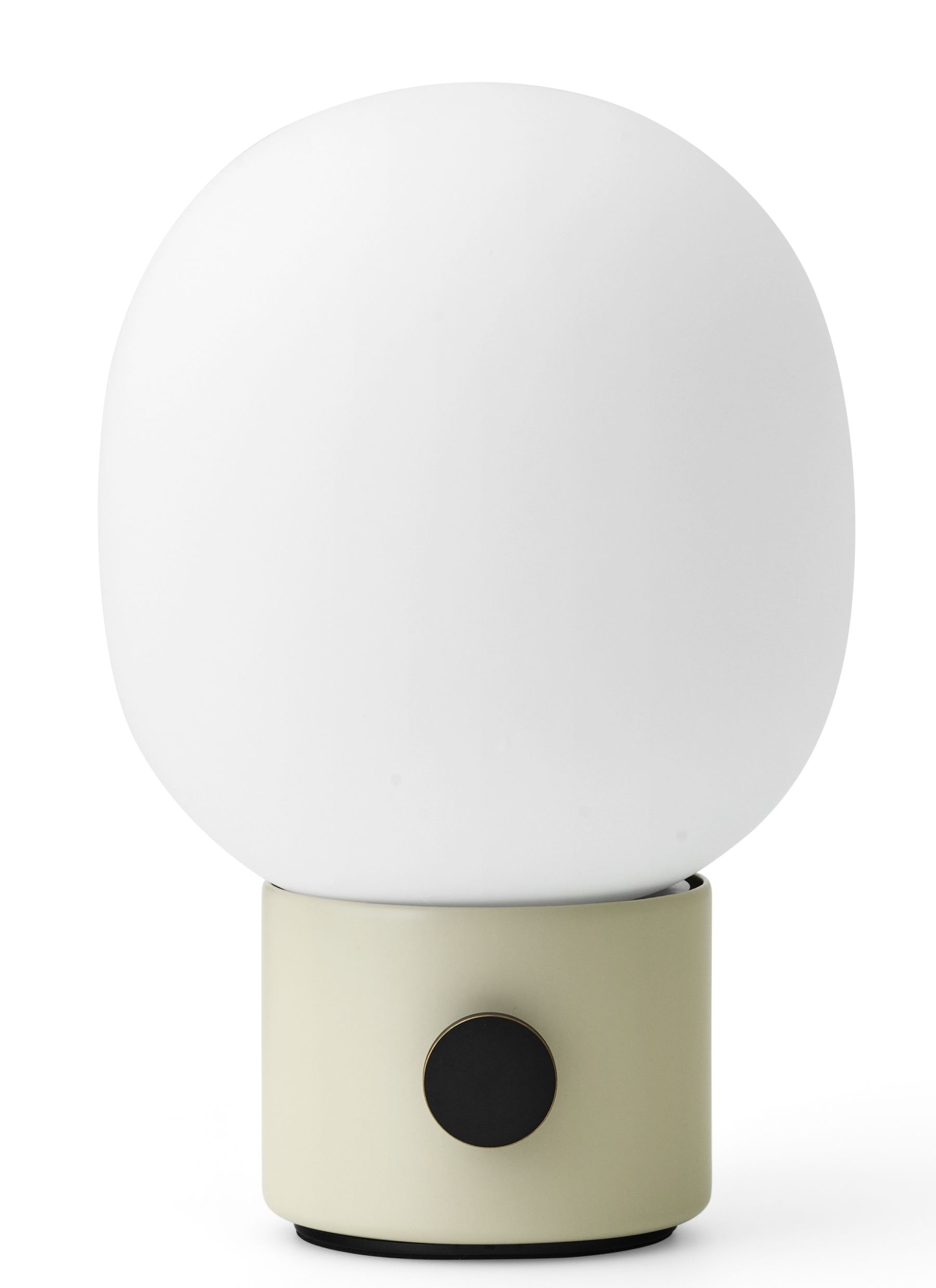 JWDA Tischleuchte tragbar Alabasterweiß von Audo: Moderne Lampe mit rundem Lampenschirm und beigem Sockel.