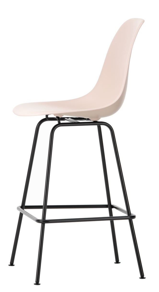 Vitra Eames Plastic Bar Stool in Medium mit schwarzem Metallgestell, seitliche Ansicht. Barhocker für Küche und Bar.