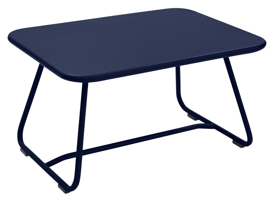 Blauer Sixties Outdoor Tisch von Fermob, moderner Couchtisch für Garten und Terrasse.