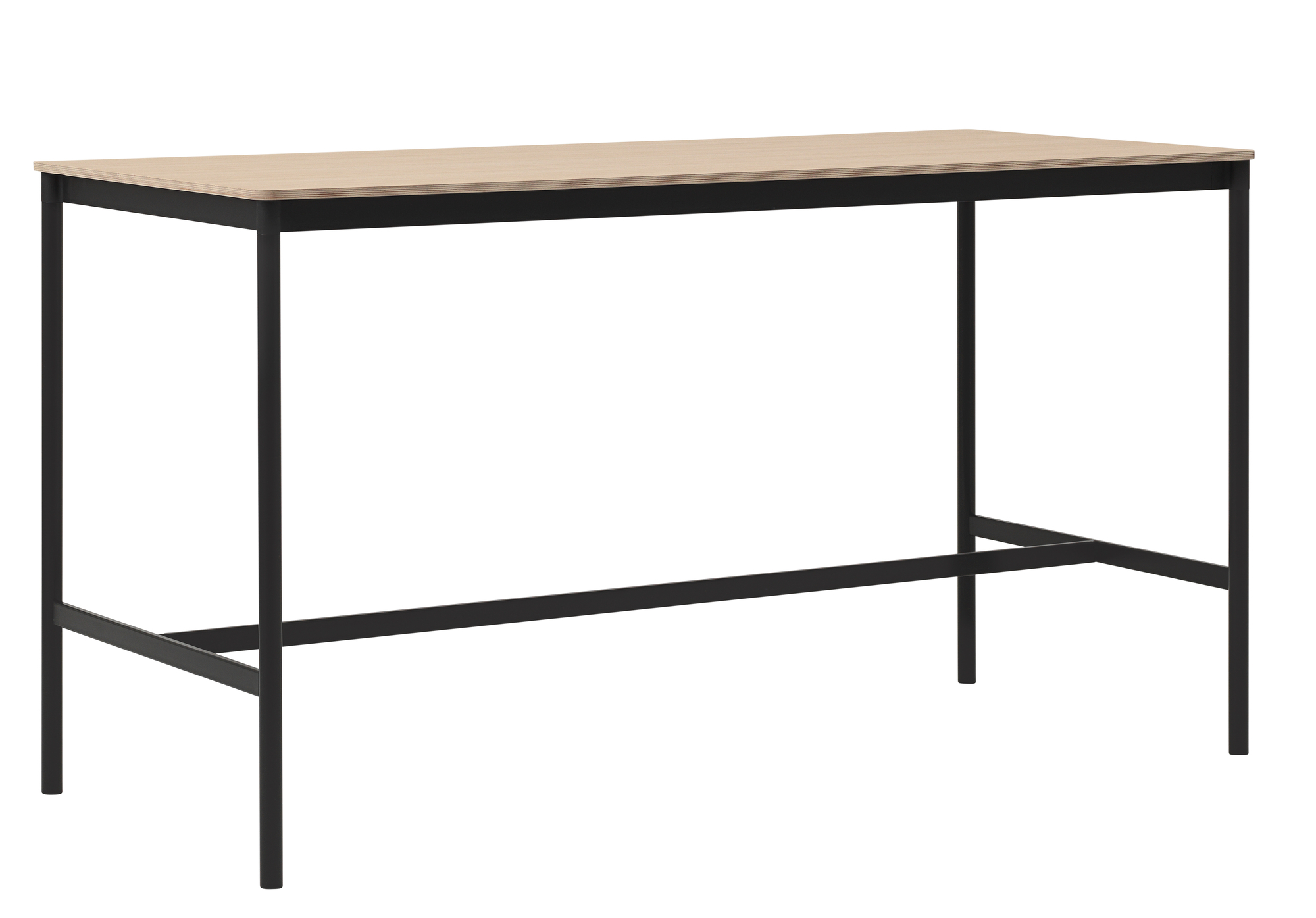 Muuto Base High Table: Stehtisch mit heller Holzplatte und schwarzem Metallgestell.