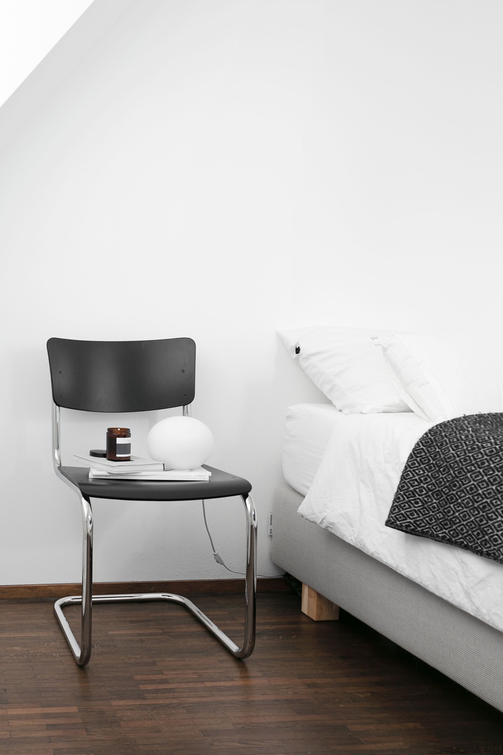S 43 Klassieke stalen buisstoel met vrijdragende poten CHROOM/ZWART Thonet VOORKEURSCOMBINATIE