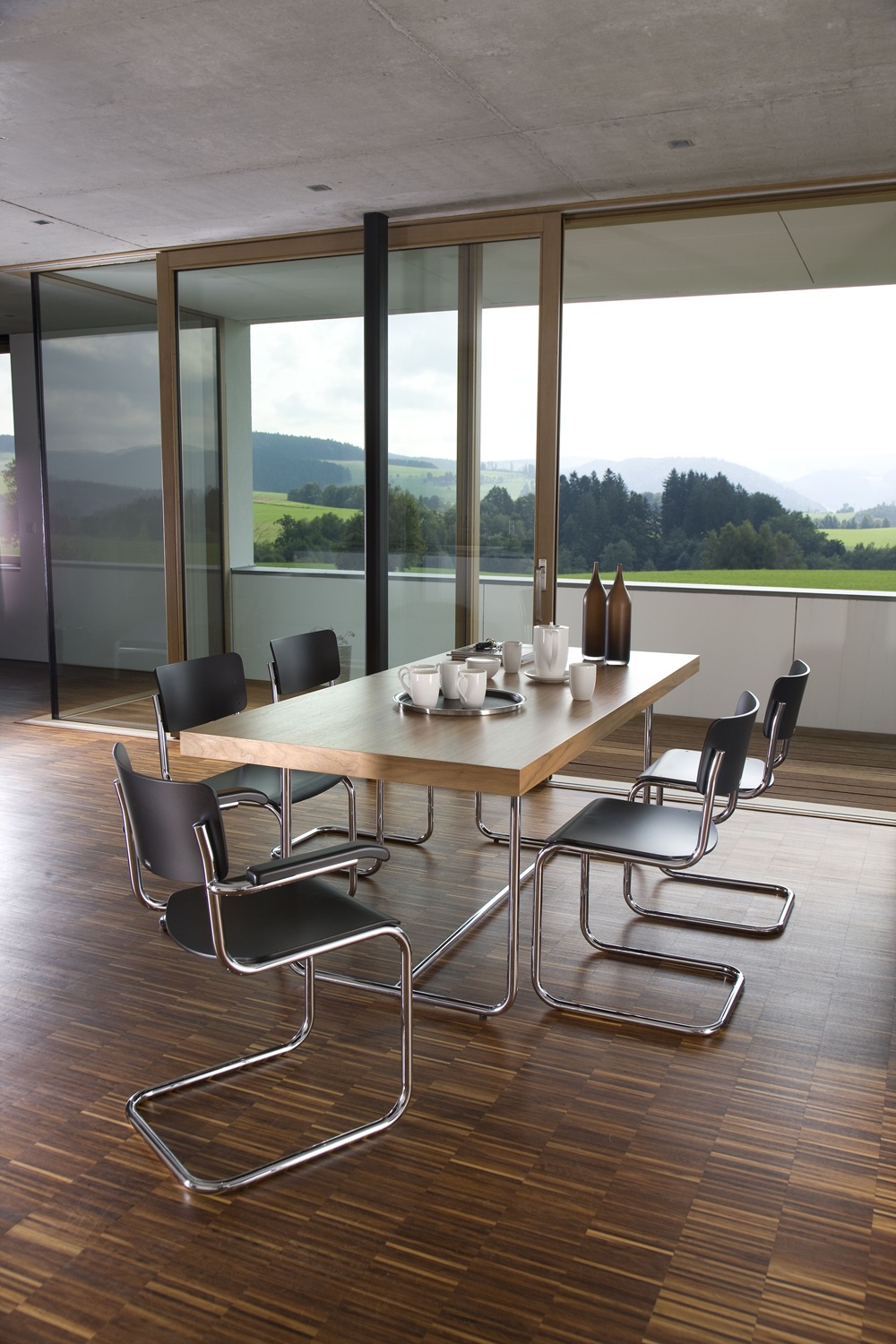 S 43 Klassieke stalen buisstoel met vrijdragende poten CHROOM/ZWART Thonet VOORKEURSCOMBINATIE