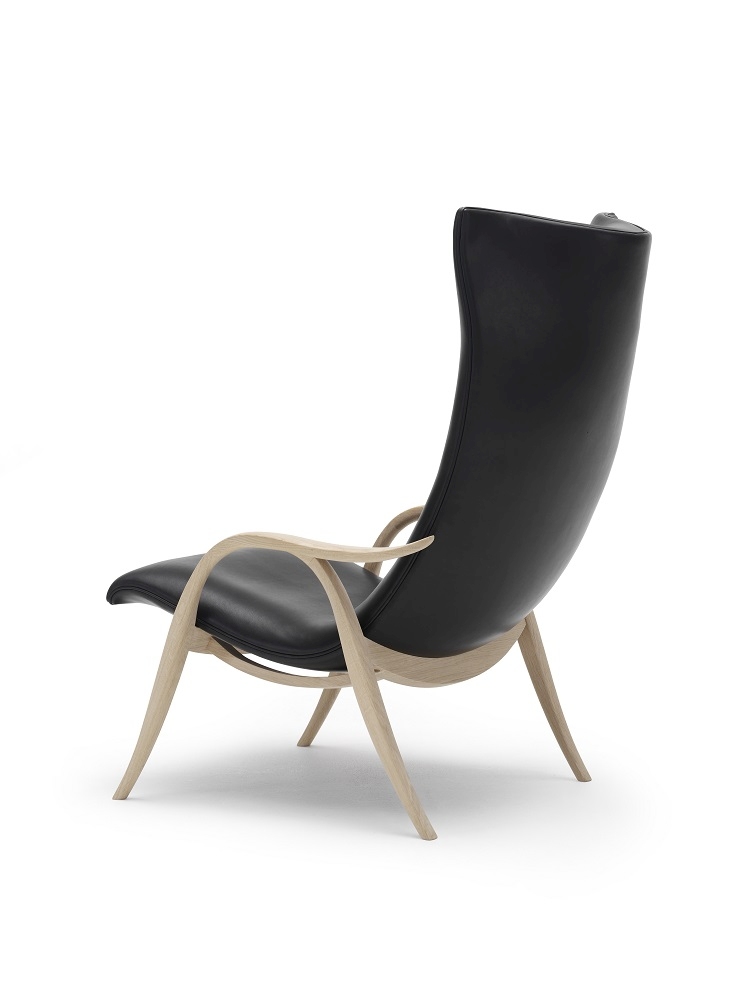 FH429 Signature Chair Ledersessel von Carl Hansen & Søn mit hellem Holzgestell.