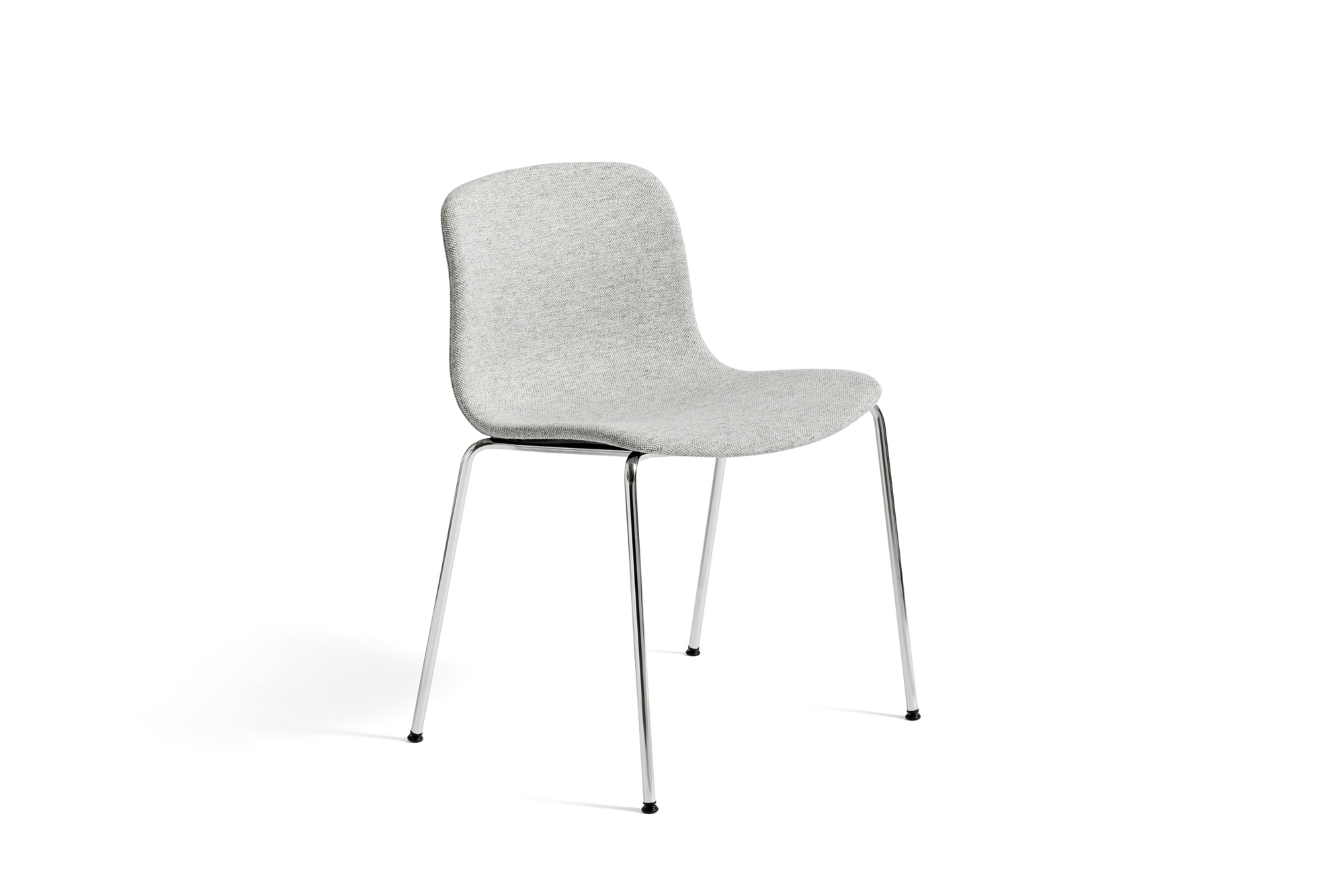 About a Chair AAC17 Stuhl, vollgepolstert in Grau, mit verchromtem Stahlgestell. Hay Design.