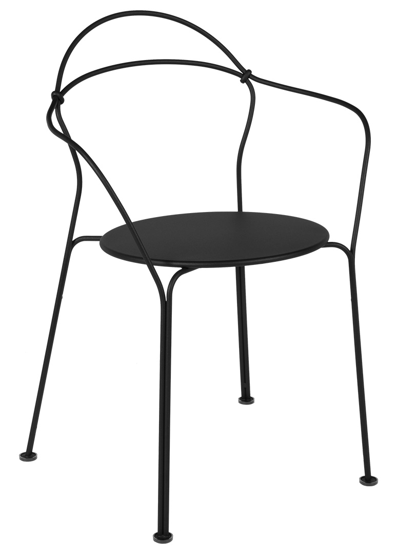 Schwarzer Airloop Bridge Sessel von Fermob für den Außenbereich, minimalistisches Design mit filigranem Stahlgestell.