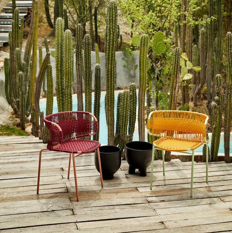 Cielo Armlehnstuhl: Roter und gelber Outdoor-Stuhl aus Kordel, stapelbar, für Garten und Terrasse.