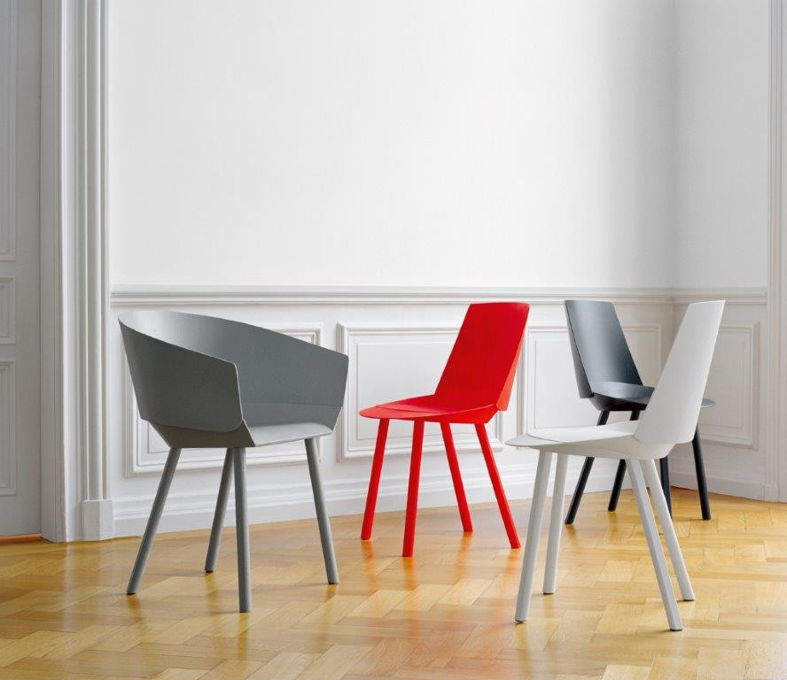 Vier moderne Stühle in Grau, Rot, Anthrazit und Weiß. Design Stühle für Esszimmer und Wohnbereich.