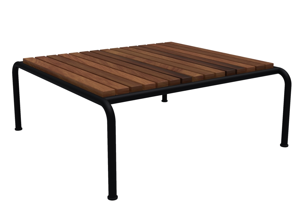 Avon Lounge Table: Quadratischer Outdoor Tisch von Houe mit Holzlatten und schwarzem Gestell.