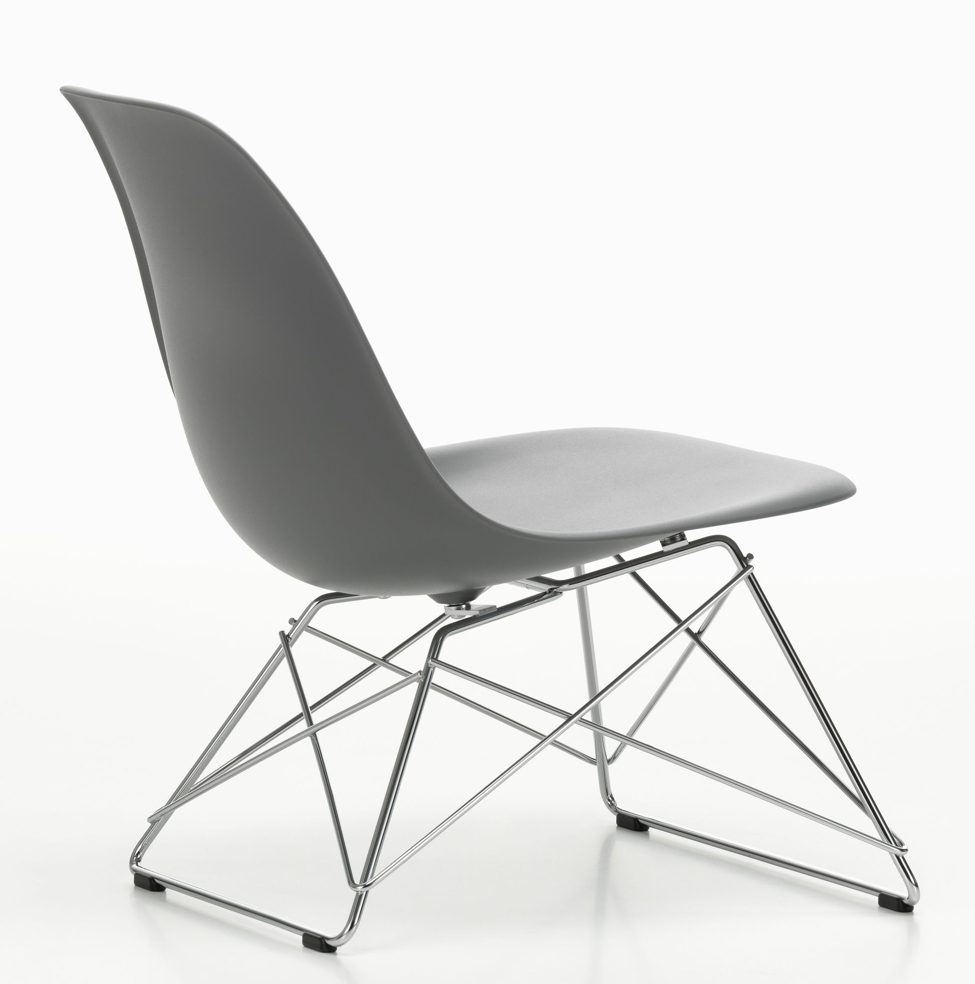 Grauer Eames Plastic Side Chair LSR Stuhl von Vitra mit verchromtem Drahtgestell, seitliche Ansicht.