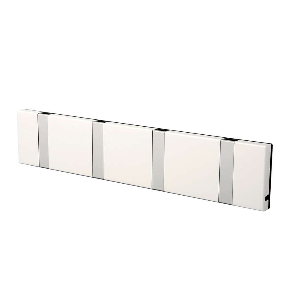 Weiße Knax Wandgarderobe mit vier Haken, waagerechte Anordnung, moderne Garderobenleiste für Flur und Diele.