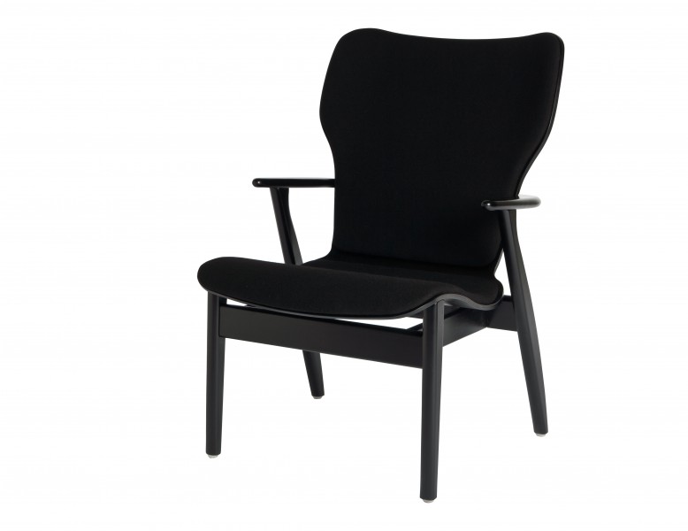 Schwarzer Domus Sessel von Artek mit Armlehnen, Stoffbezug und Holzgestell, Frontansicht.
