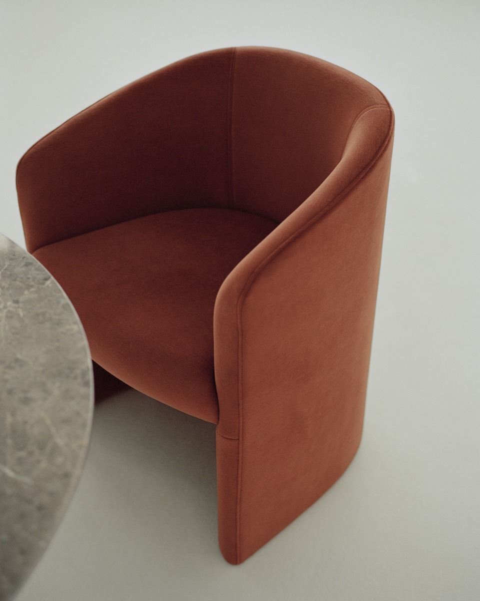 Nahaufnahme des Covent Club Sessels von New Works in Orange.