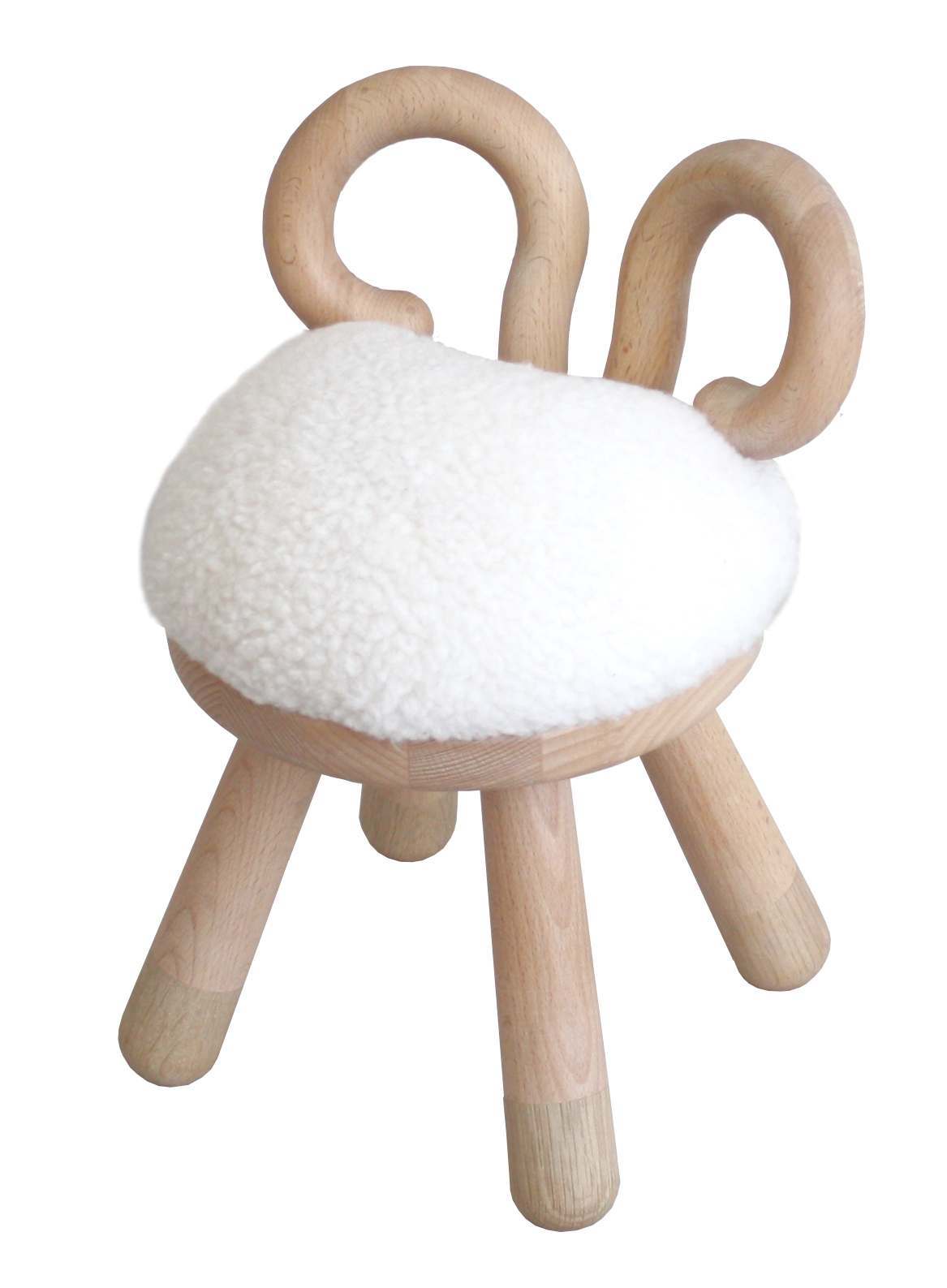 Niedlicher Kinderstuhl "Sheep Chair" von EO Denmark mit Lammfell-Sitzfläche und Holzgestell.