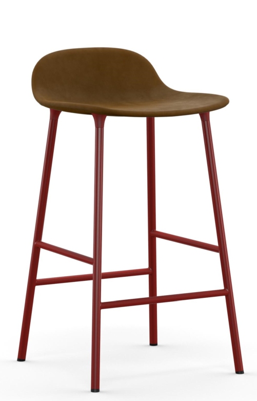 Normann Copenhagen Form Barhocker mit braunem Sitzpolster und rotem Stahlgestell, Höhe 65 cm. Moderner Barstuhl für Küche oder Bar.