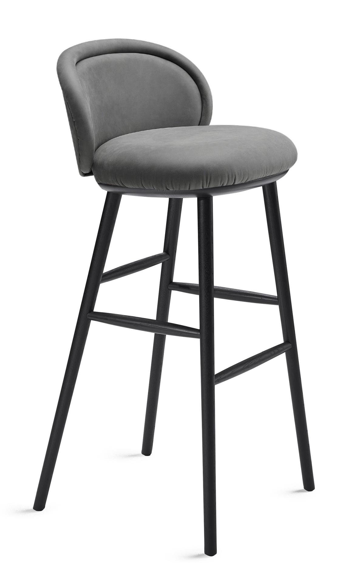 Grauer Ona Barstool Barhocker von Freifrau Manufaktur mit schwarzem Holzgestell und gepolsterter Sitzfläche und Rückenlehne.