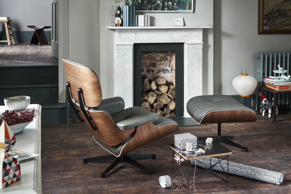 Eames Lounge Chair mit Ottoman, schwarzes Premium Leder, Palisanderholz, Designklassiker für Wohnzimmer.