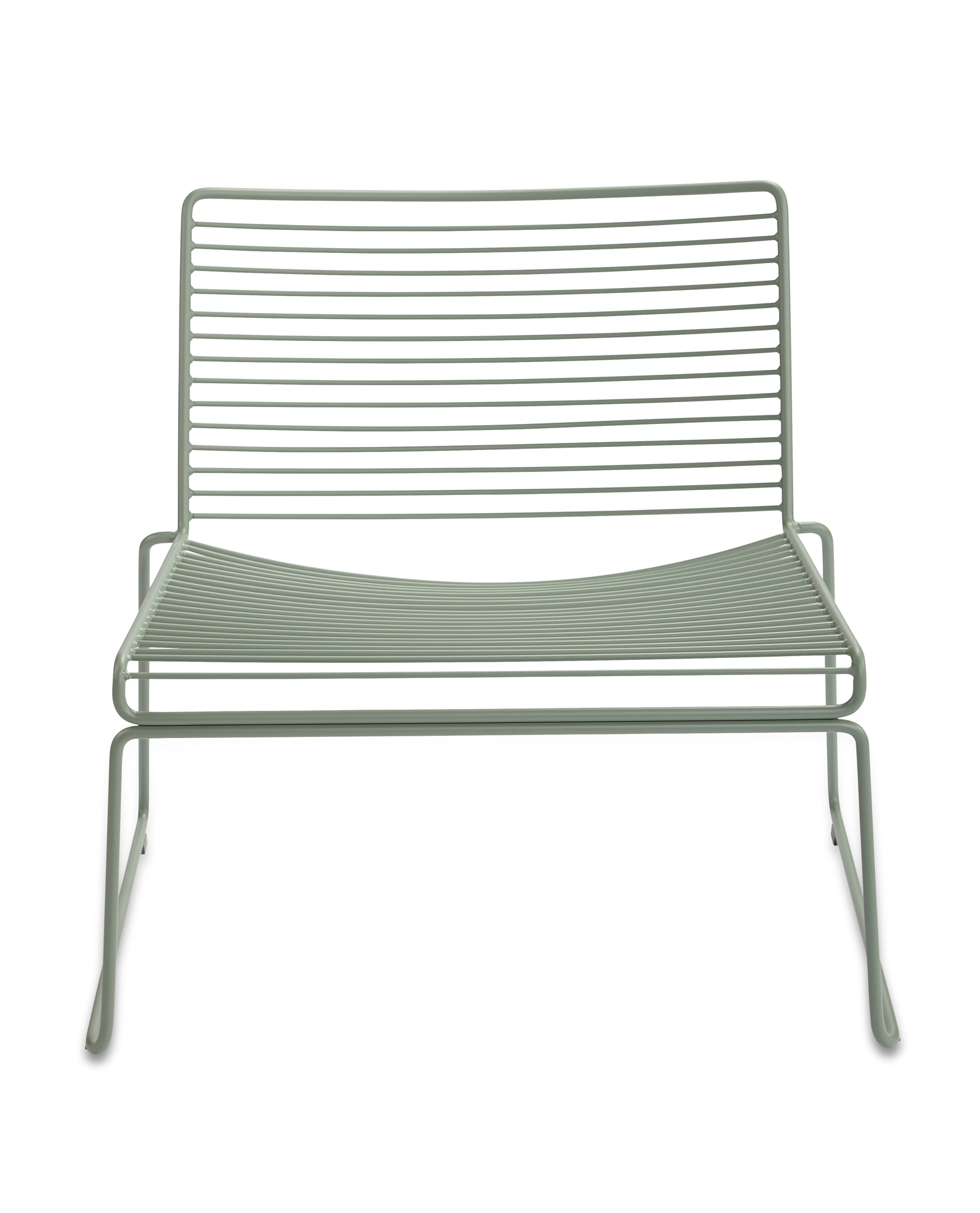 Hee Lounge Chair von Hay in Fall Green: Moderne Outdoor-Sitzgelegenheit aus pulverbeschichtetem Metall.