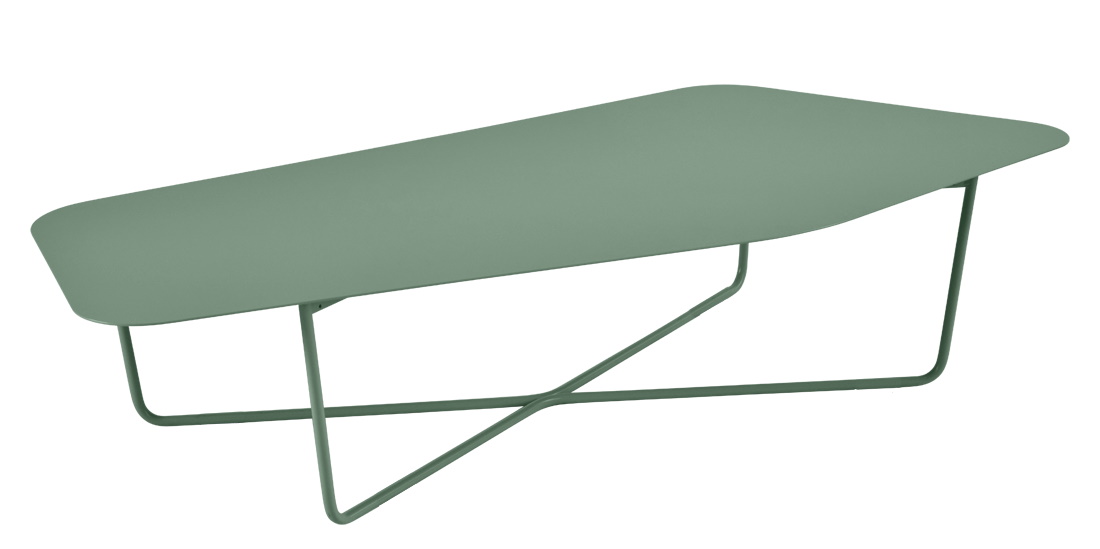 Ultrasofa niedriger Outdoor Tisch von Fermob in Salbeigrün, modernes Design mit gekreuzten Beinen.