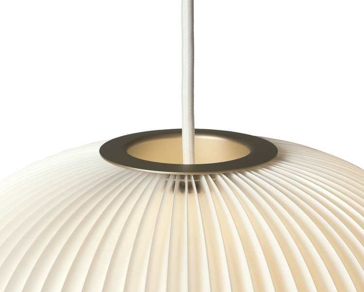 Detailaufnahme der Lamella Pendelleuchte von Le Klint in Schwarz, modernes Design.
