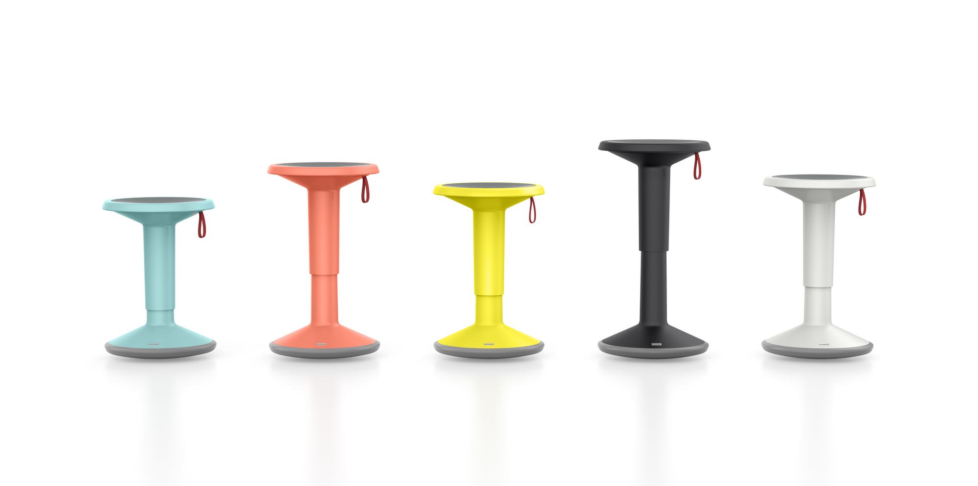Fünf farbige UP Hocker von Interstuhl, ergonomische Stehhilfe und Sitzmöbel für Büro und Zuhause.