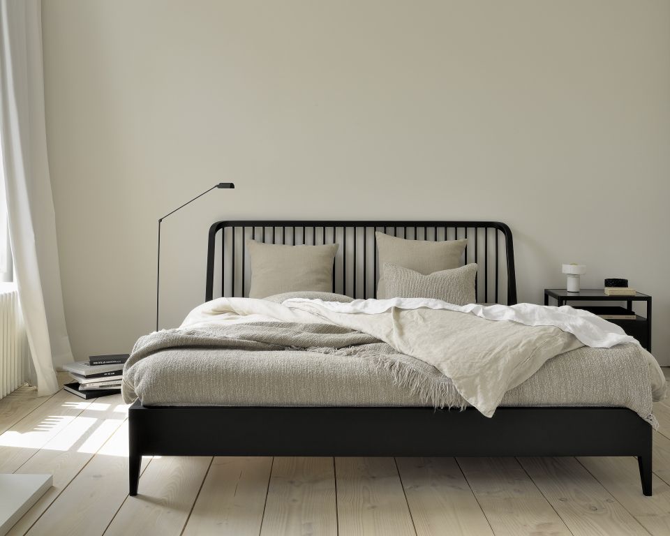 Spindle-bed eikenhout zwart Ethnicraft
